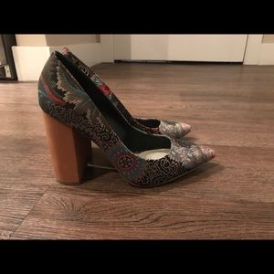 Gorgeous fabric heels perfect for spring/summer!